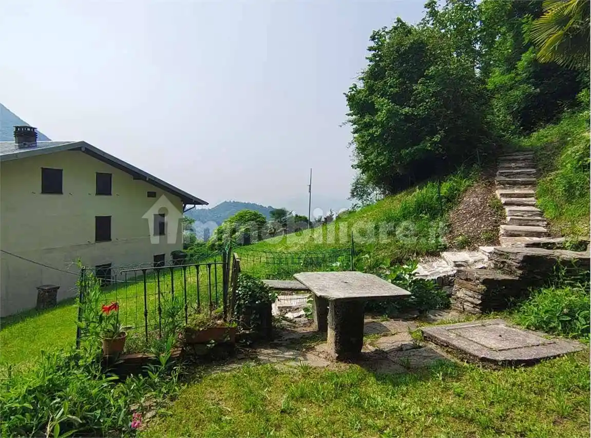 Terratetto unifamiliare via Vittorio Emanuele, 20, Caprezzo - foto 2