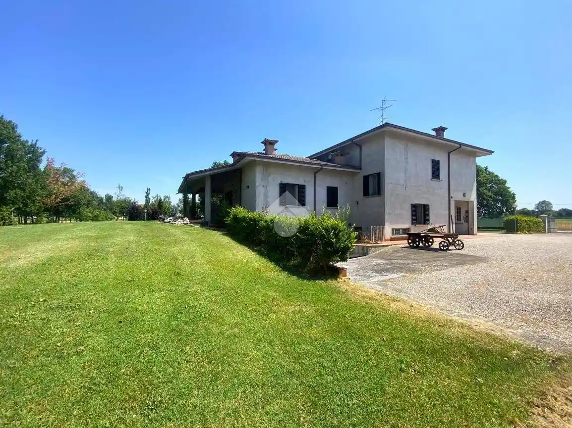 Villa in vendita a San Possidonio