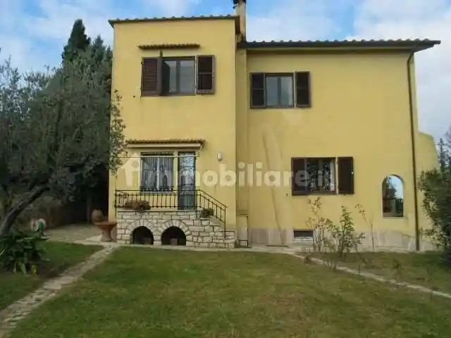 Villa in vendita a Lucignano