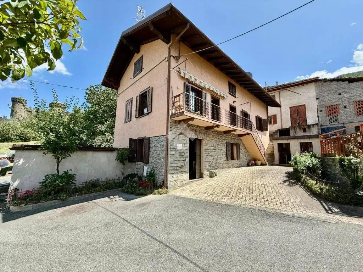 Casa indipendente in vendita a Fénis