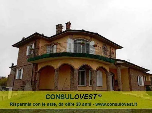 Villa in asta a Sommo