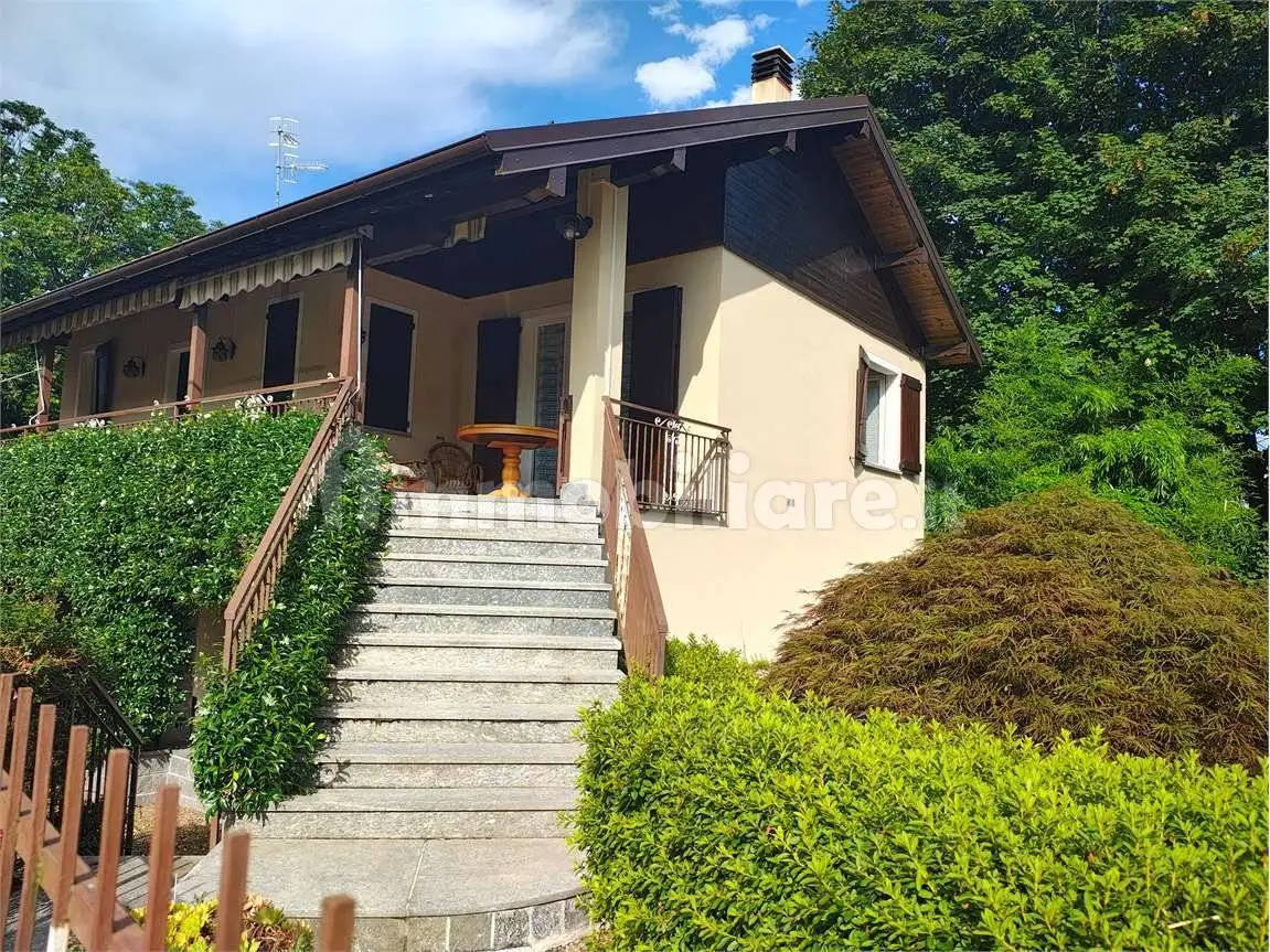 Villa bifamiliare via Farinet, 14, Centro, Bee - foto 2