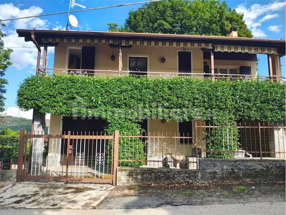 Villa bifamiliare via Farinet, 14, Centro, Bee - foto 3