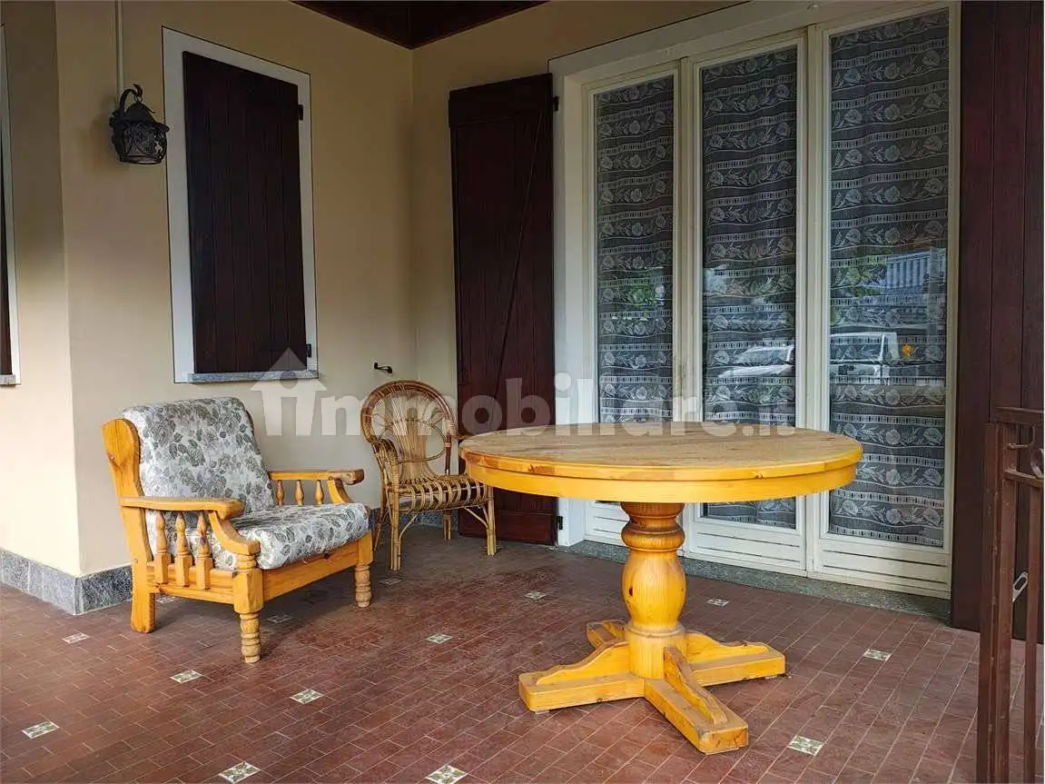 Villa bifamiliare via Farinet, 14, Centro, Bee - foto 4