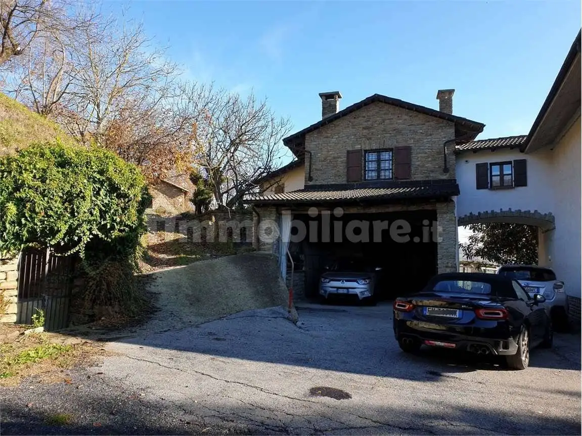 Casa indipendente in vendita a Roascio