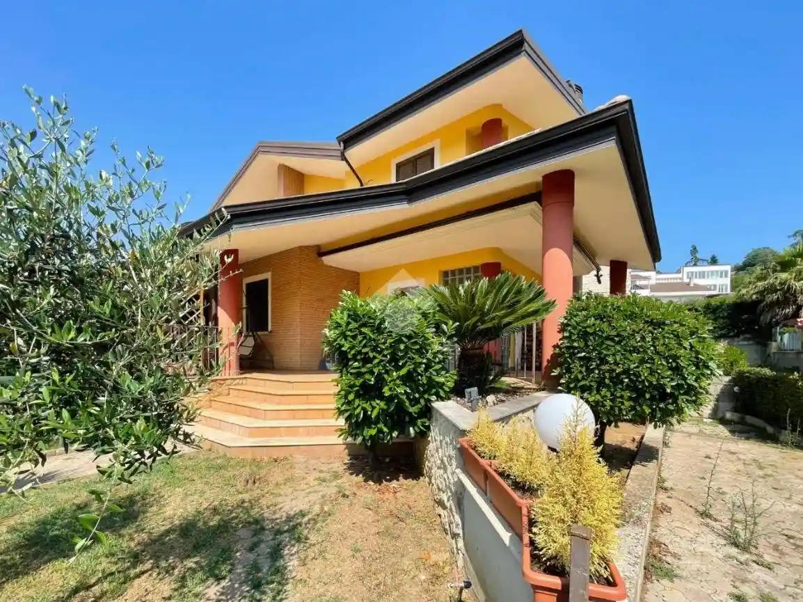 Villa bifamiliare via Carlo Marx, Centro, Mendicino - foto 2