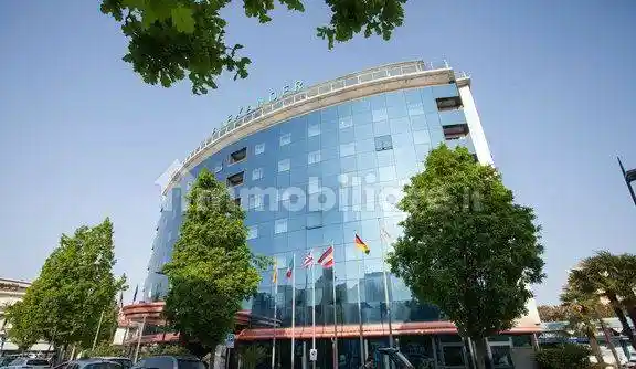 Palazzo - Edificio in vendita a Abano Terme