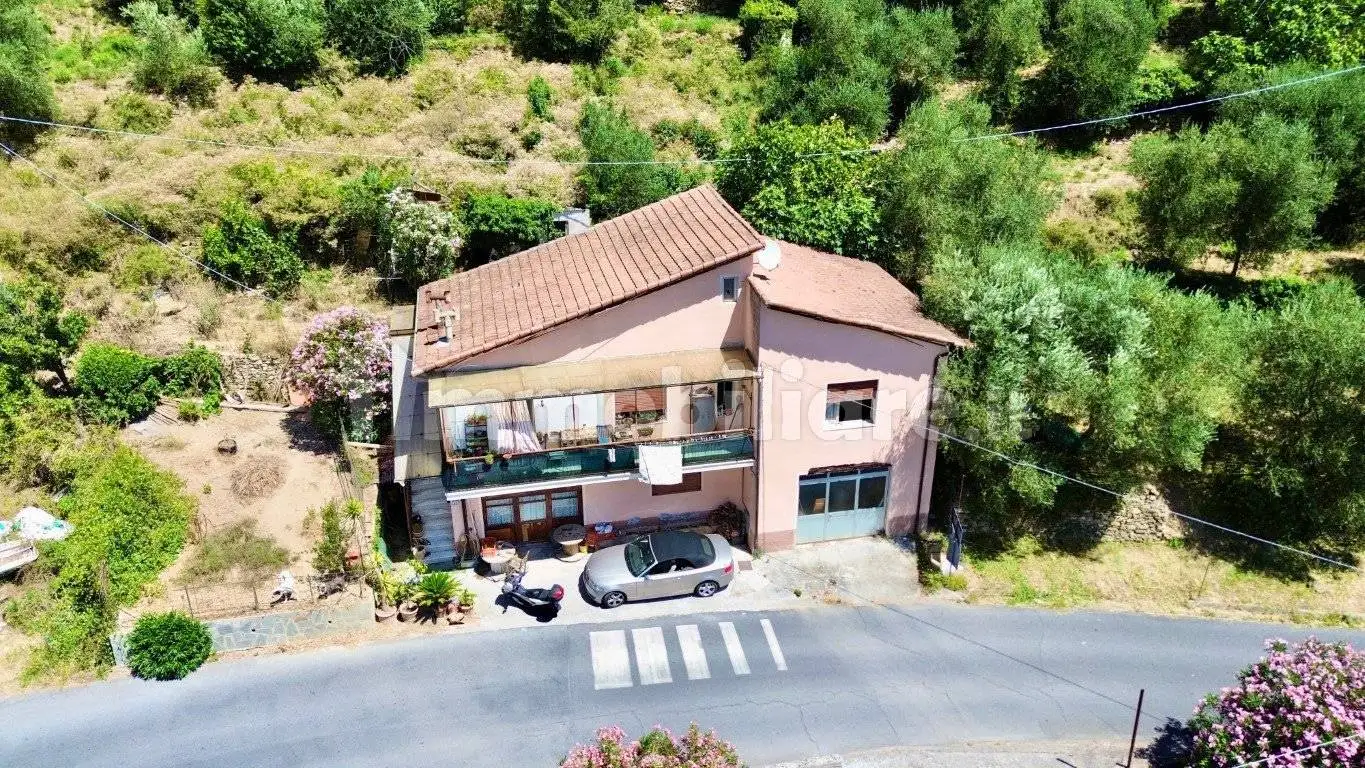 Casa indipendente in vendita a Pietrabruna