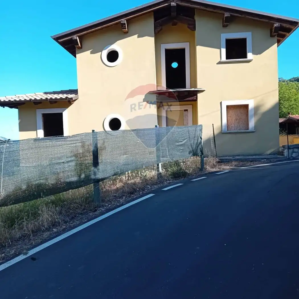 Casa indipendente in vendita a Fagnano Alto