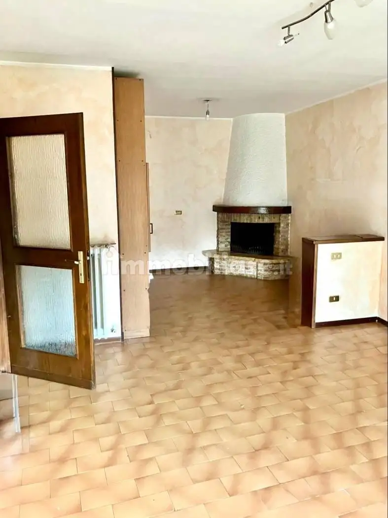 Trilocale via Vittorio Veneto 9, Centro, Bellano - foto 3