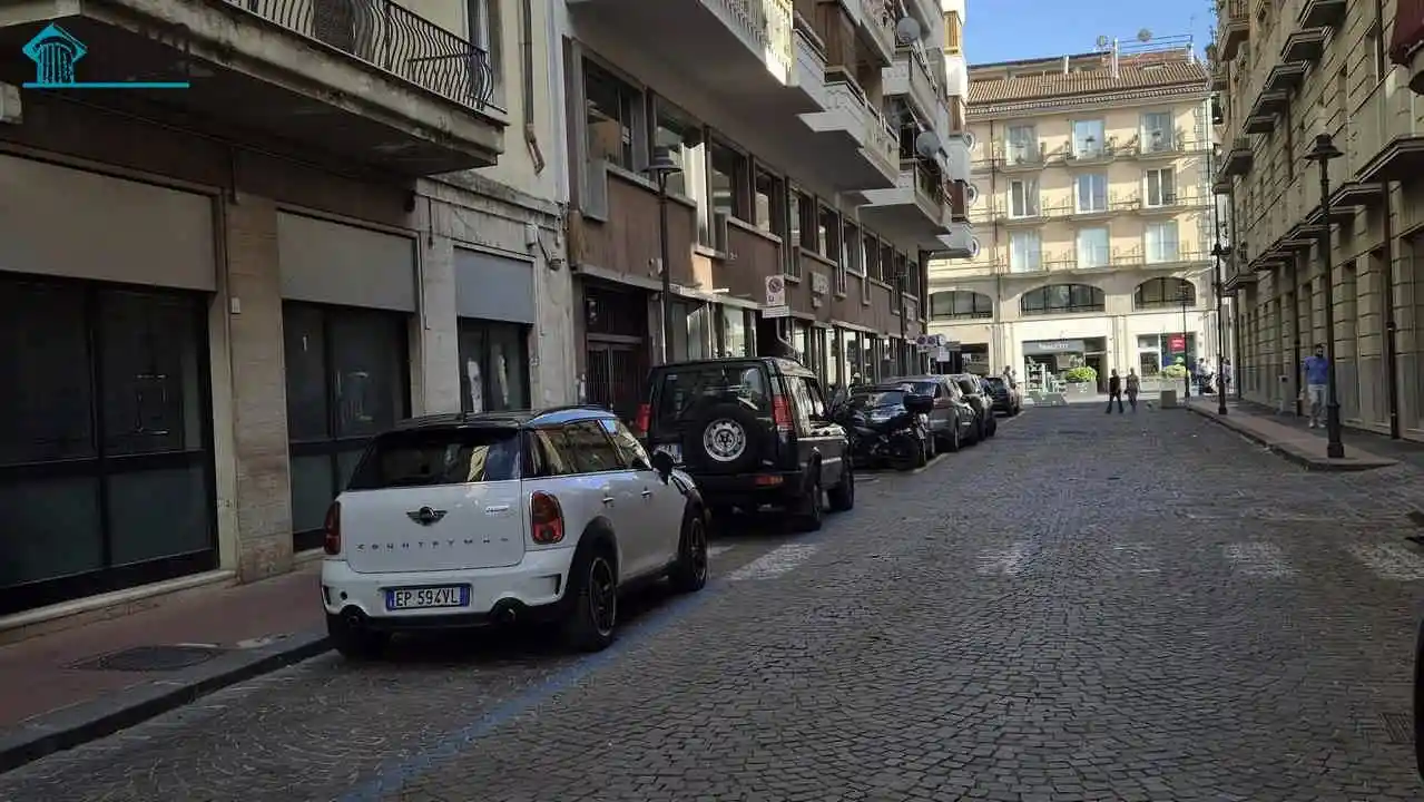 Appartamento via Dante Alighieri 26, Emanuele II, C. Colombo, Morelli e Silvati, Avellino - foto 2