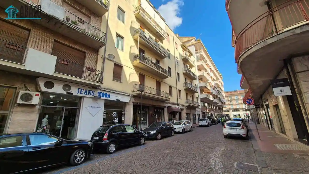 Appartamento via Dante Alighieri 26, Emanuele II, C. Colombo, Morelli e Silvati, Avellino - foto 3