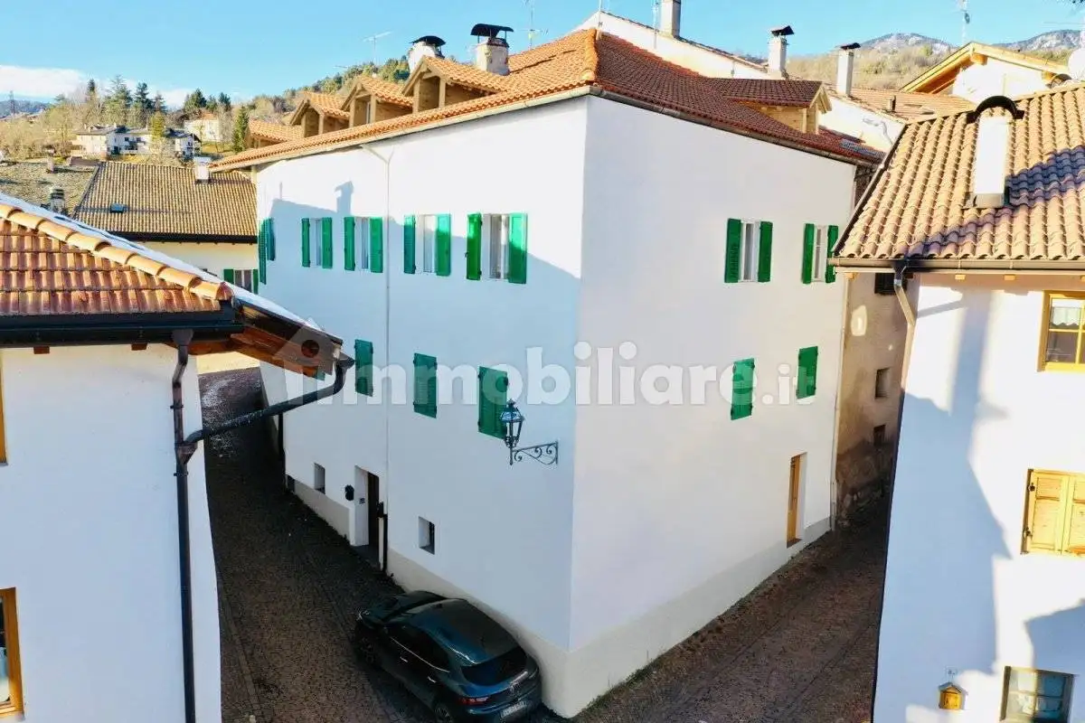 Appartamento in vendita a Castello-Molina di Fiemme