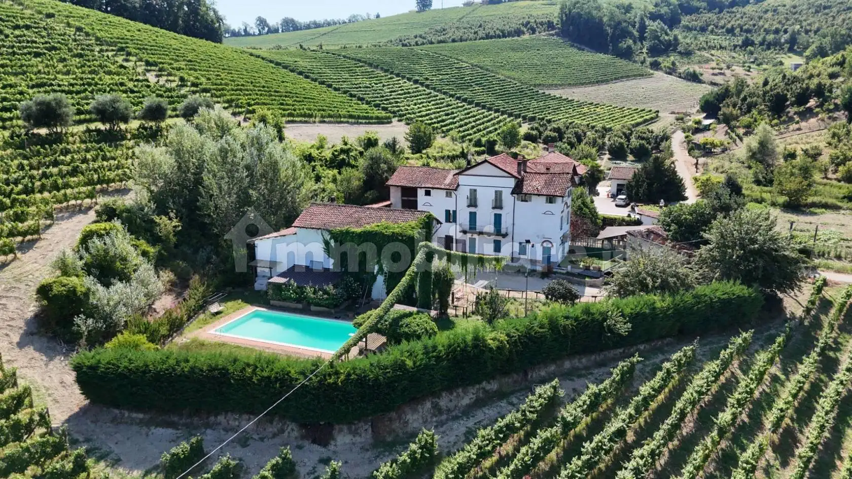 Rustico - Casale in vendita a Alba