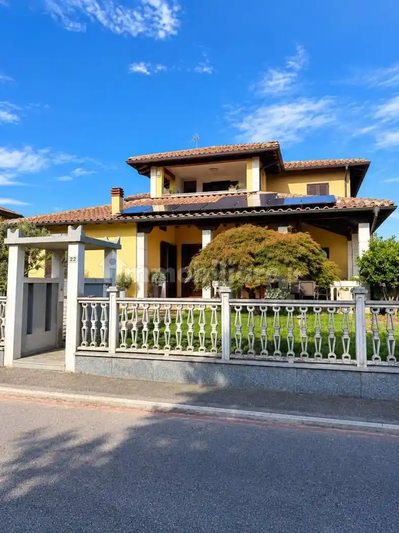 Villa in vendita a Dorno