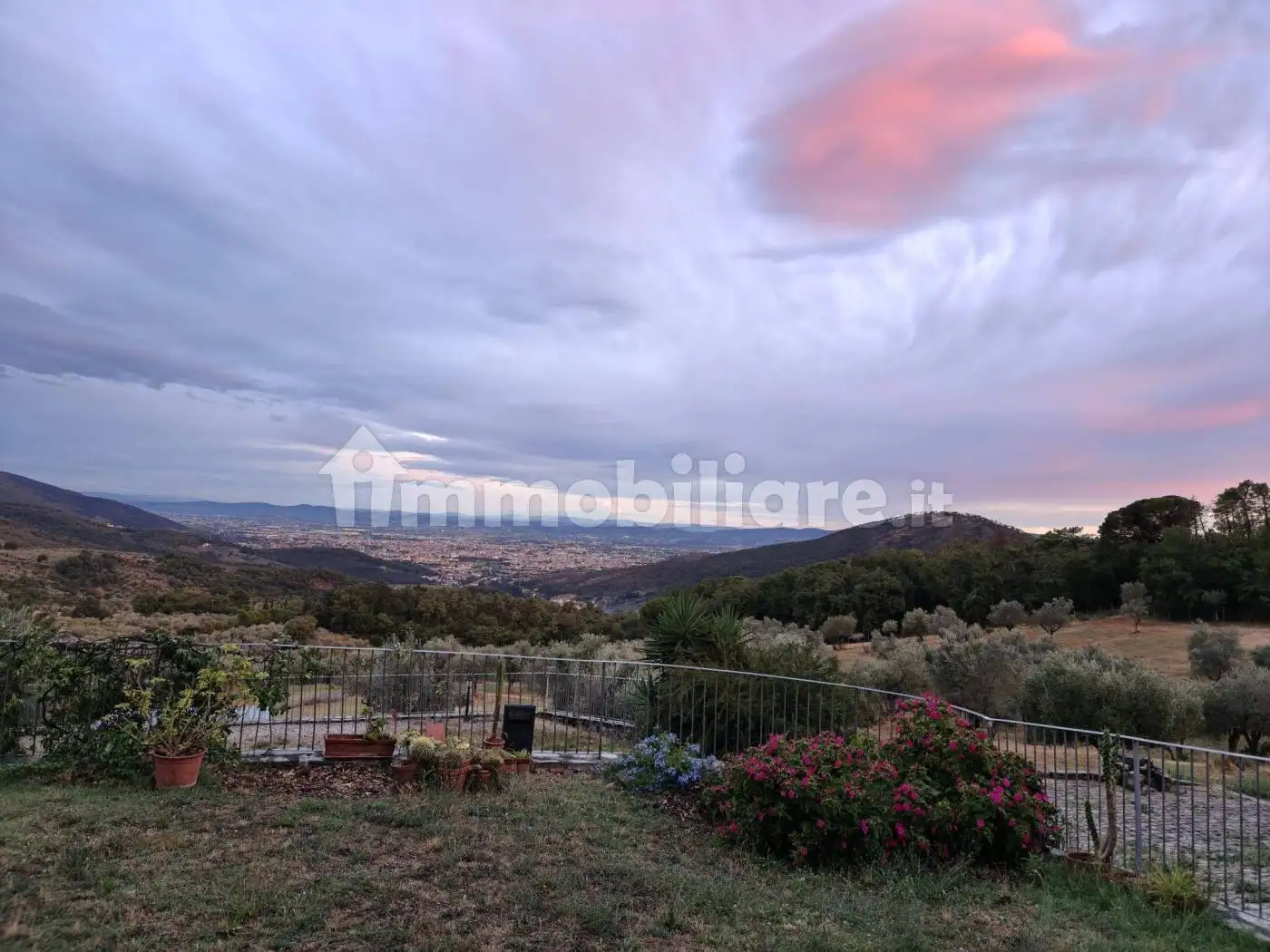 Rustico - Casale in vendita a Prato