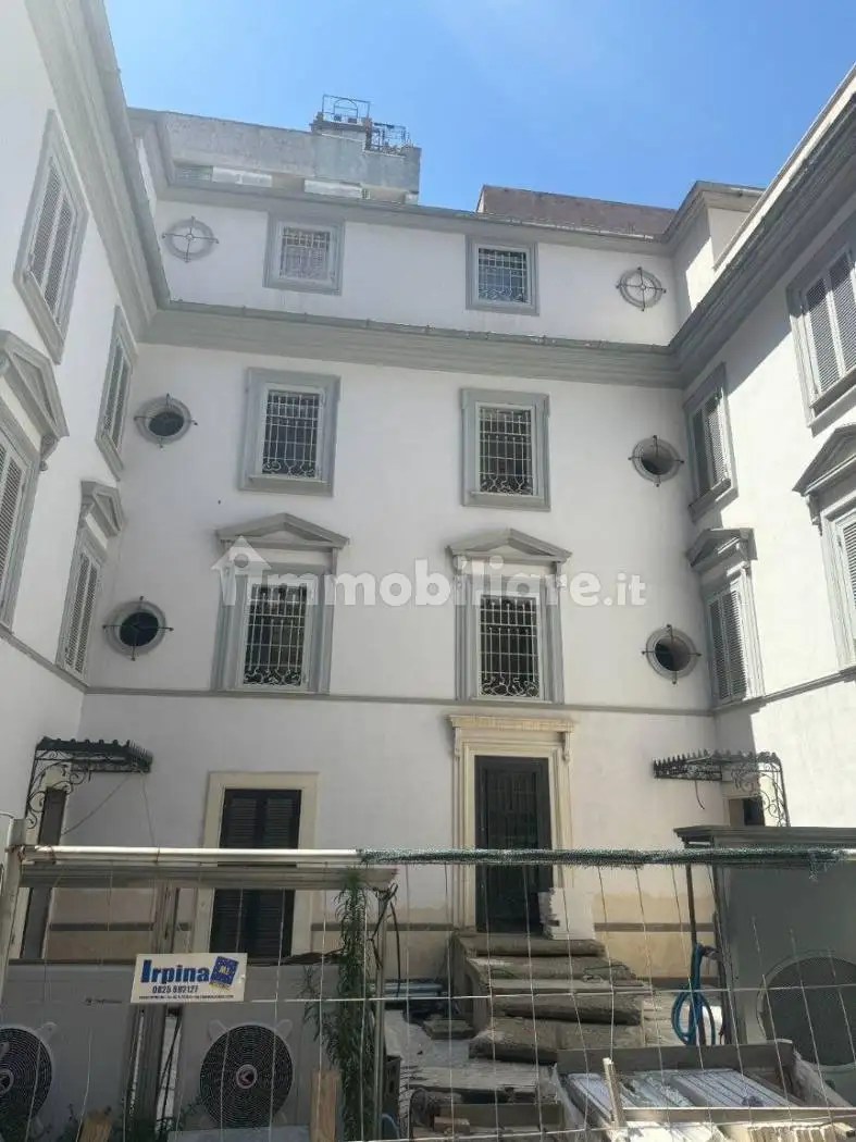 Palazzo - Edificio in vendita a Roma