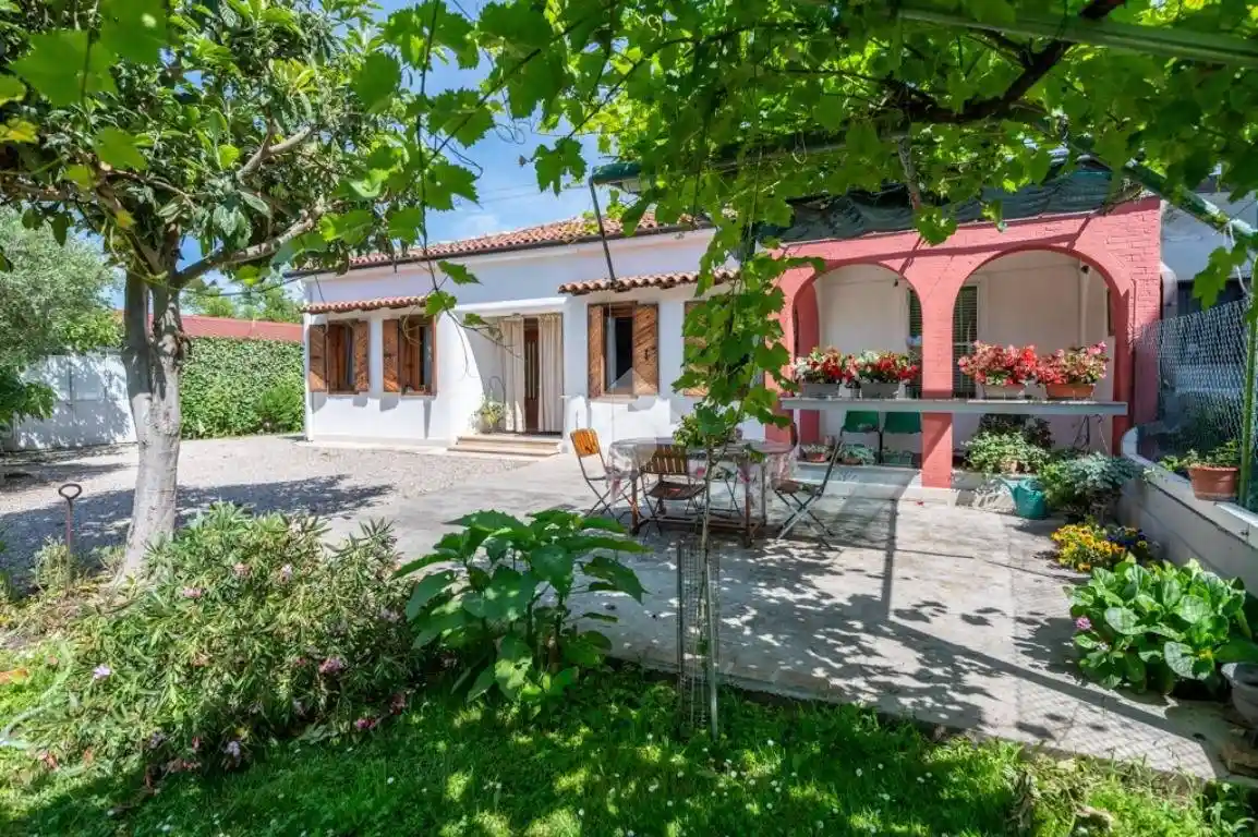 Villa in vendita a Villafranca di Verona