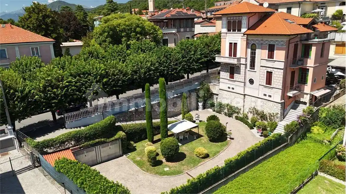 Villa in vendita a Gavirate