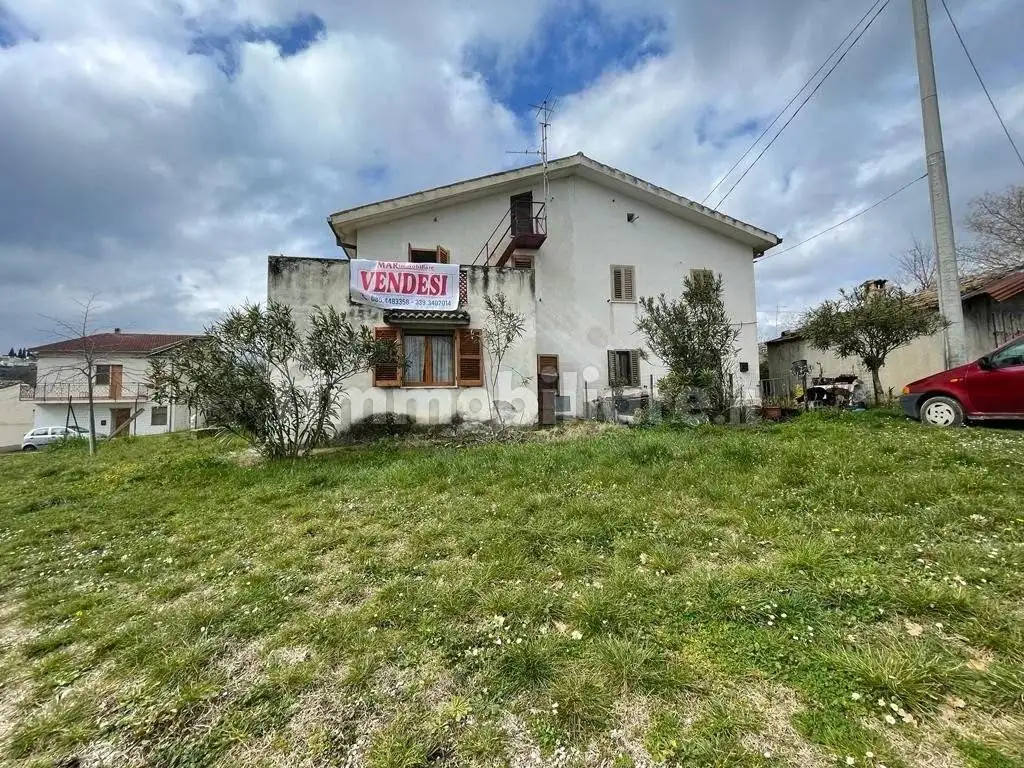 Appartamento in vendita a Civitaquana