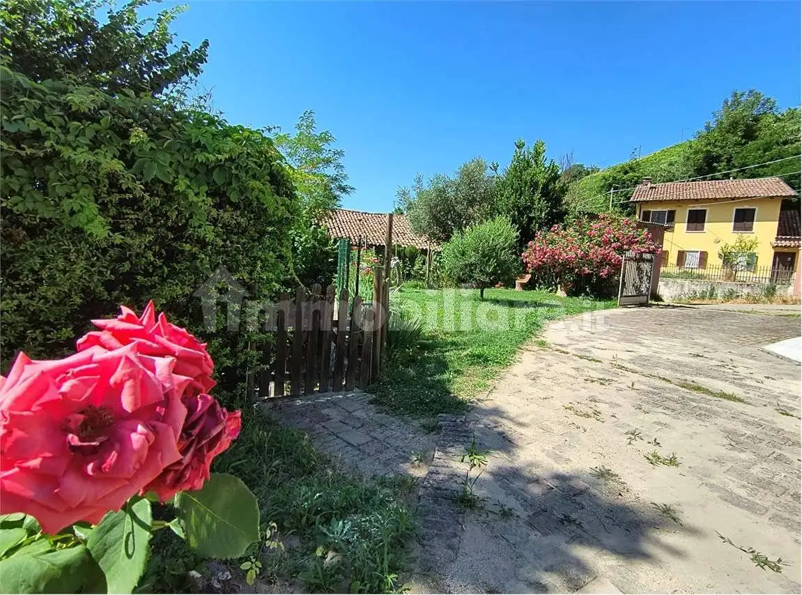 Terratetto unifamiliare 180 m², buono stato, Calosso - foto 3