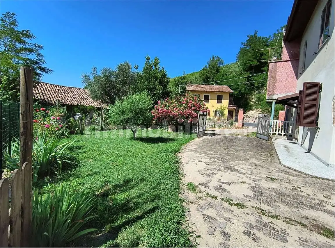 Terratetto unifamiliare 180 m², buono stato, Calosso - foto 4