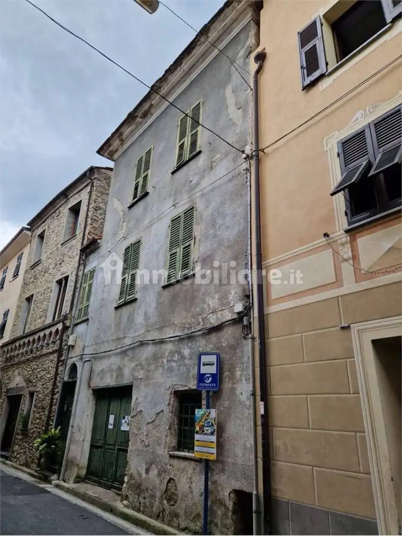 Casa indipendente in vendita a Vessalico