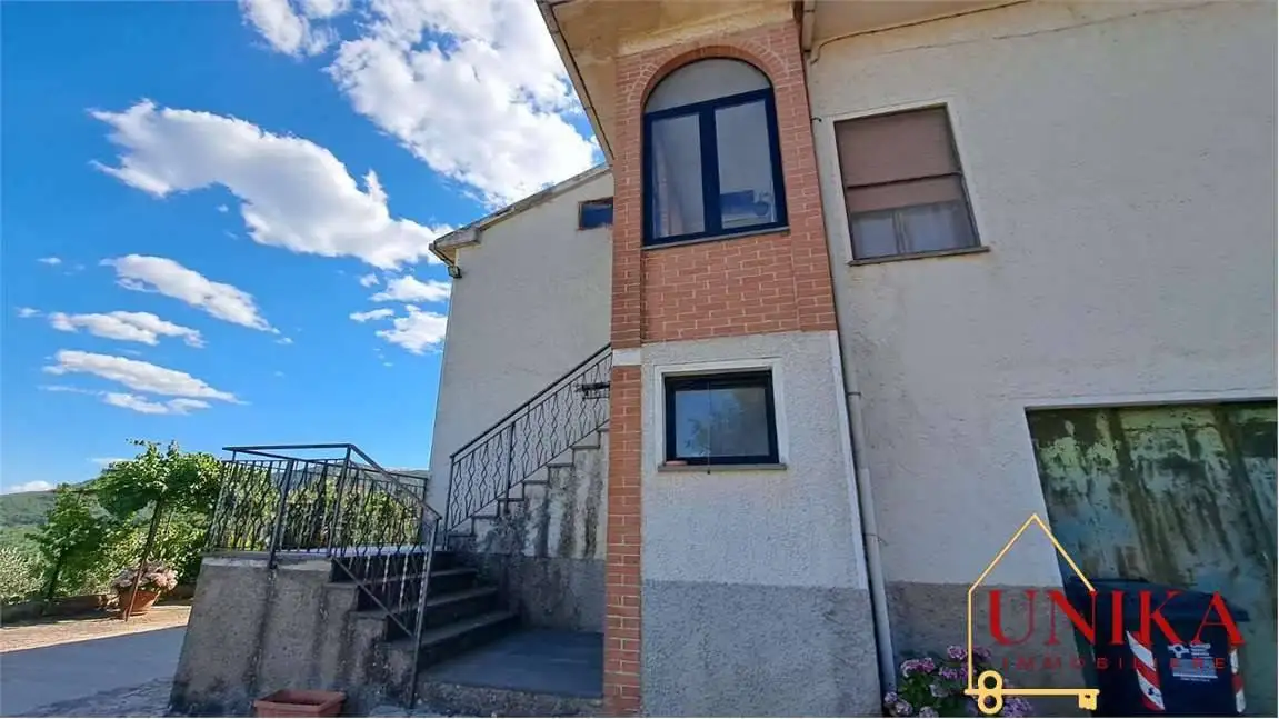 Villa in vendita a Montecchio