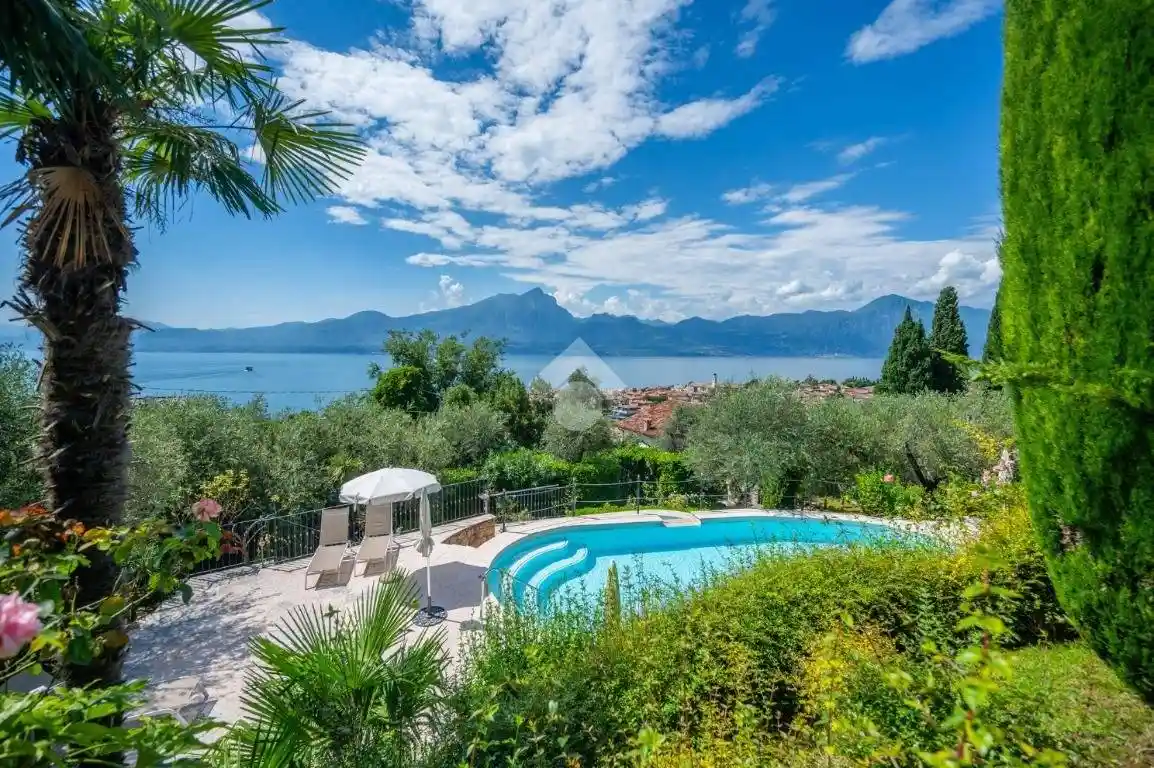 Appartamento in vendita a Torri del Benaco