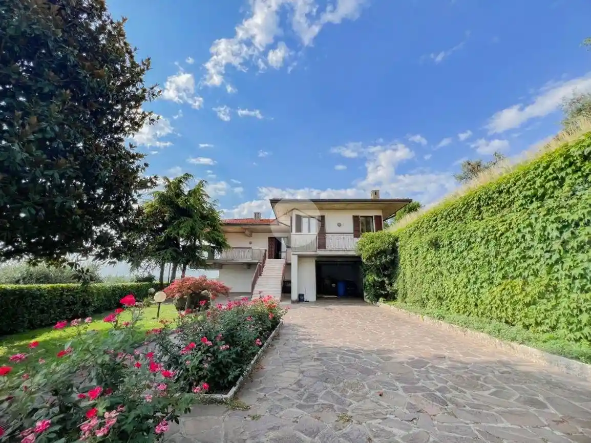 Villa in vendita a Lonato del Garda