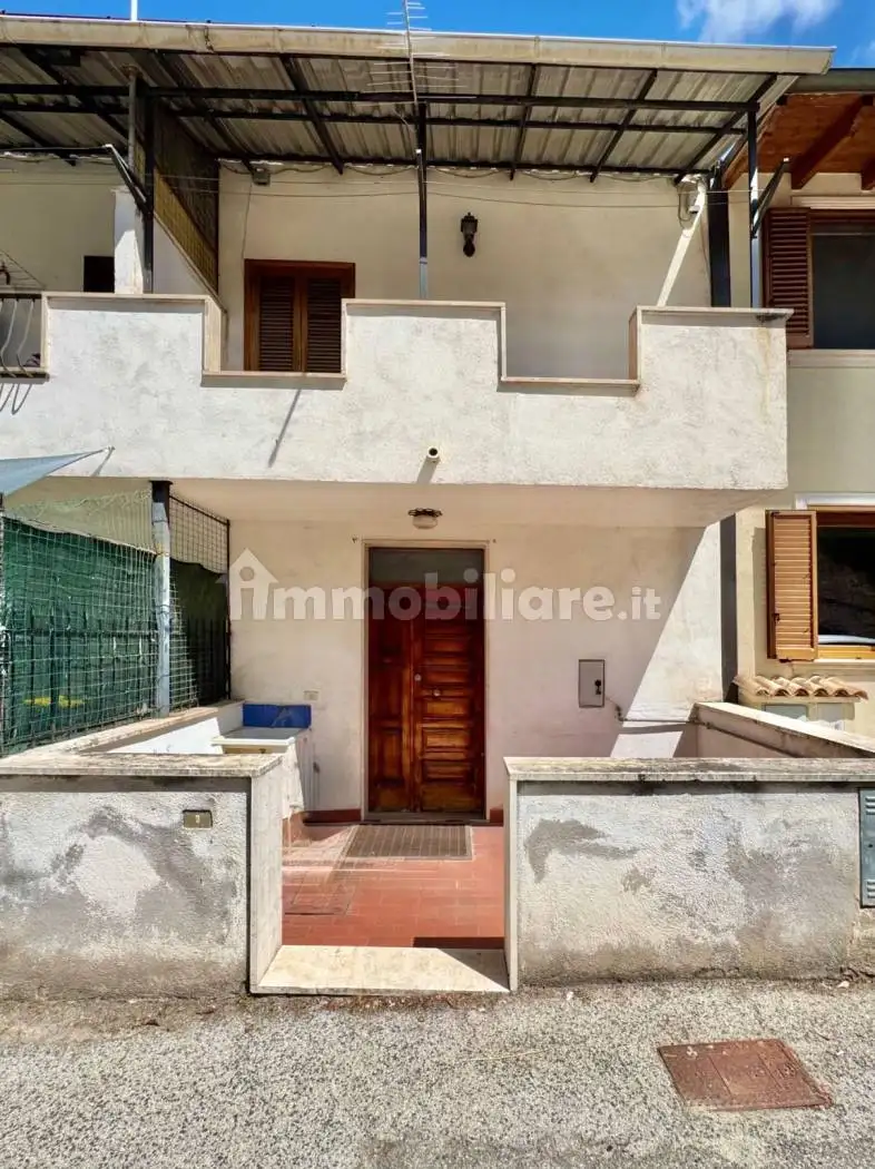Casa indipendente in vendita a Magliano de' Marsi
