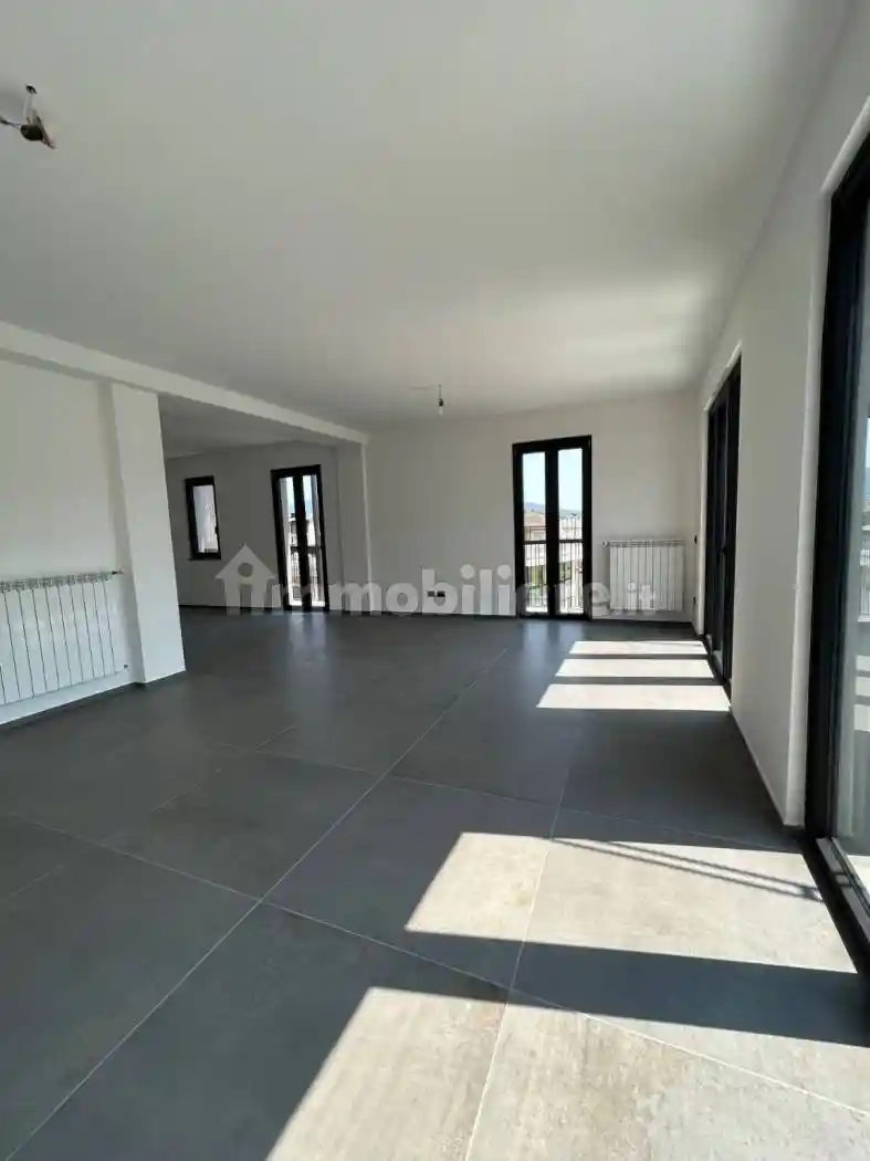 Palazzo - Edificio in Affitto - foto 3