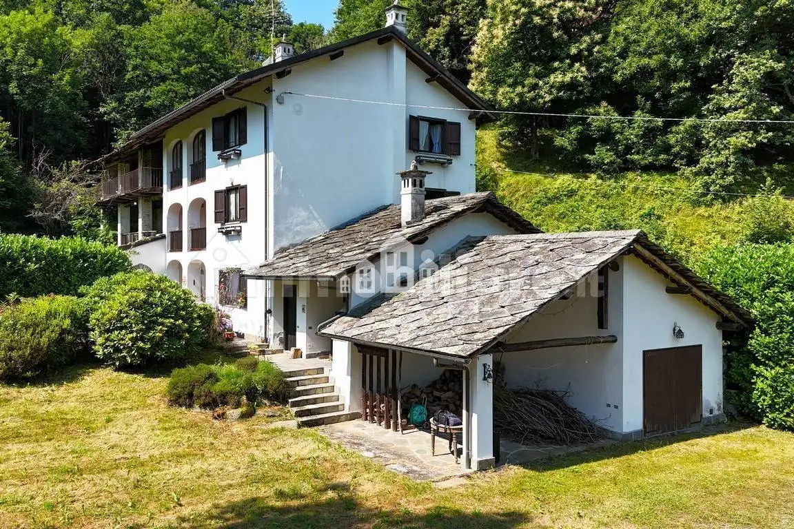 Casa indipendente in vendita a Valchiusa