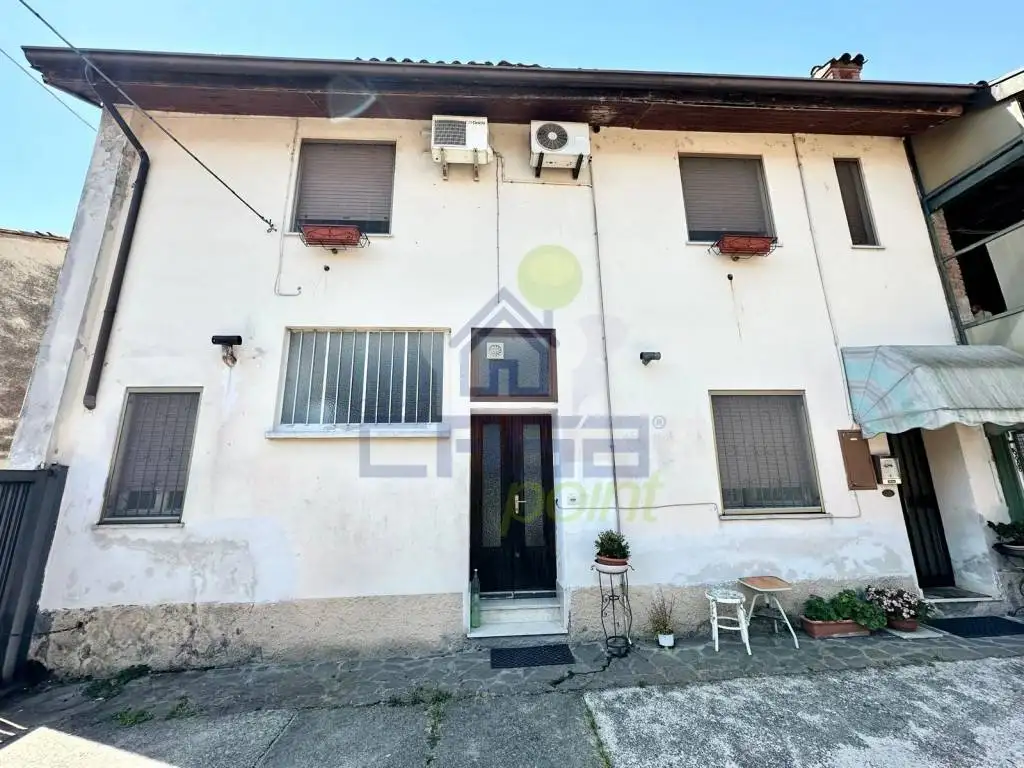 Casa indipendente in vendita a Azzanello