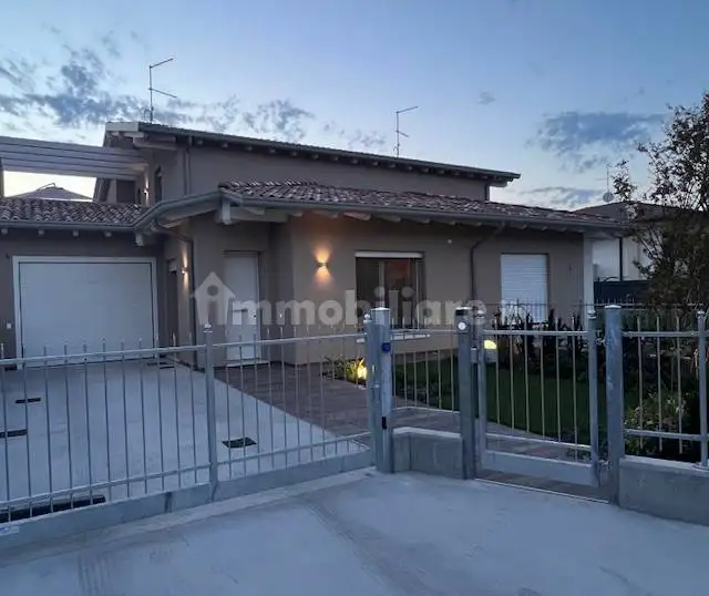 Villa in vendita a Palù