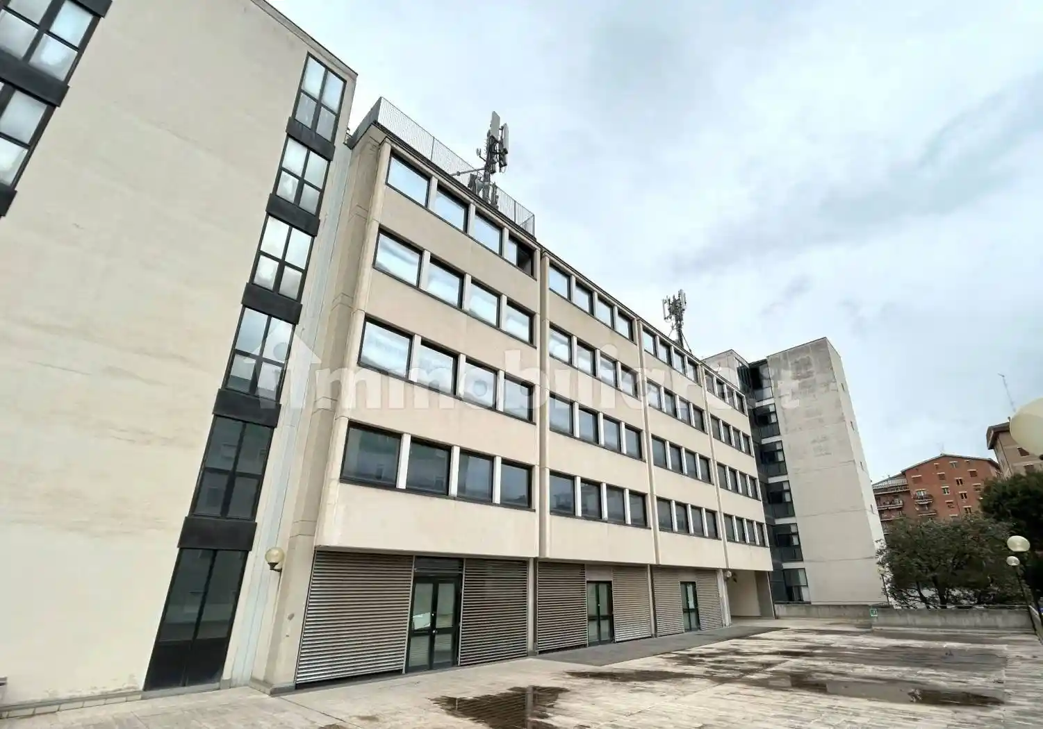 Palazzo - Edificio in Affitto - foto 3