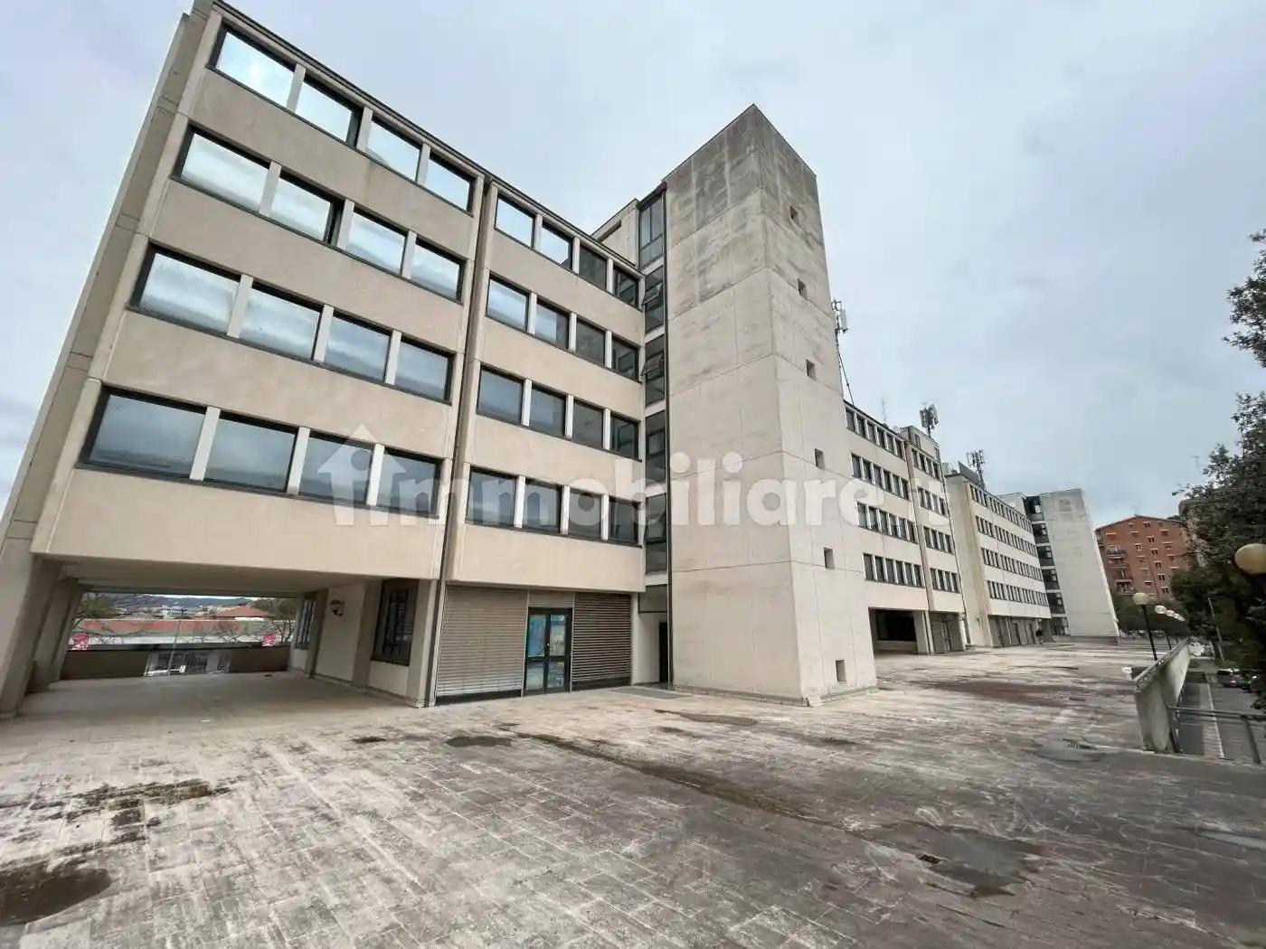 Palazzo - Edificio in Affitto - foto 4