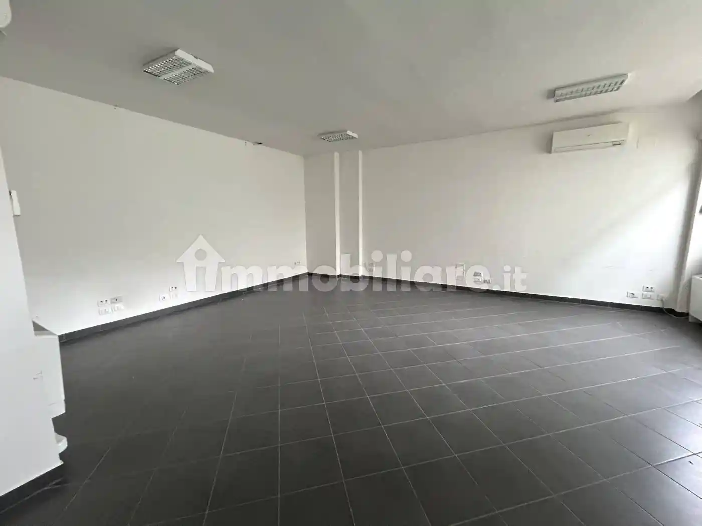 Palazzo - Edificio in Affitto - foto 5