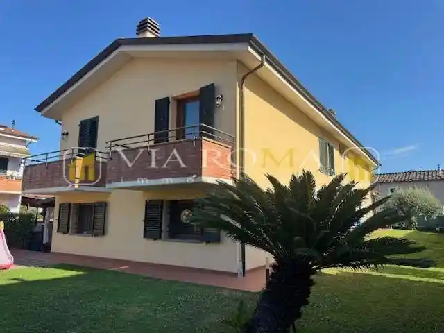 Casa indipendente in vendita a Lucca