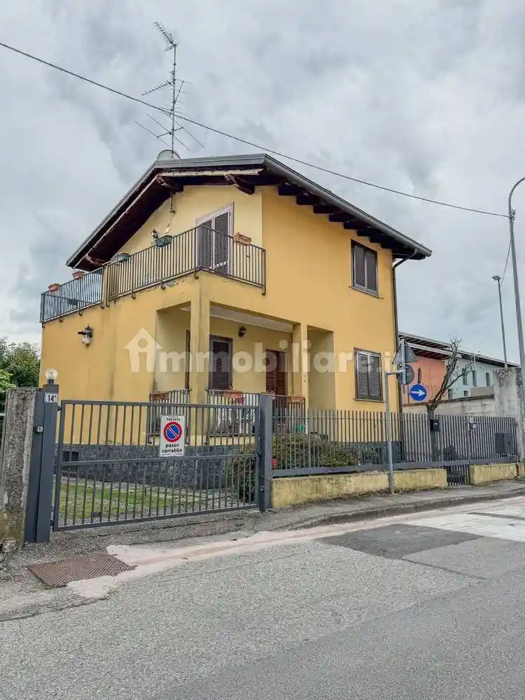 Villa in vendita a Trecate