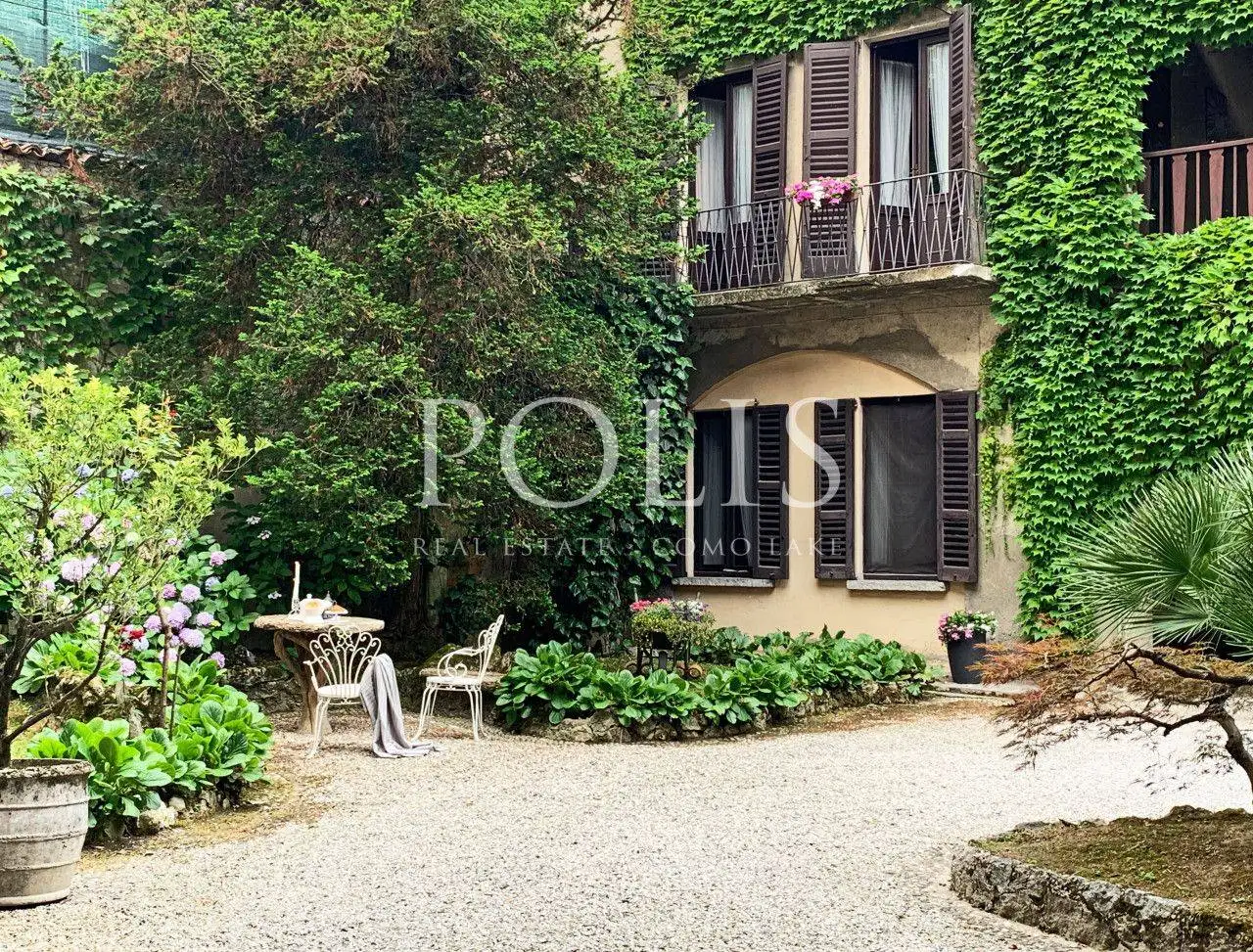 Villa in vendita a Alzate Brianza