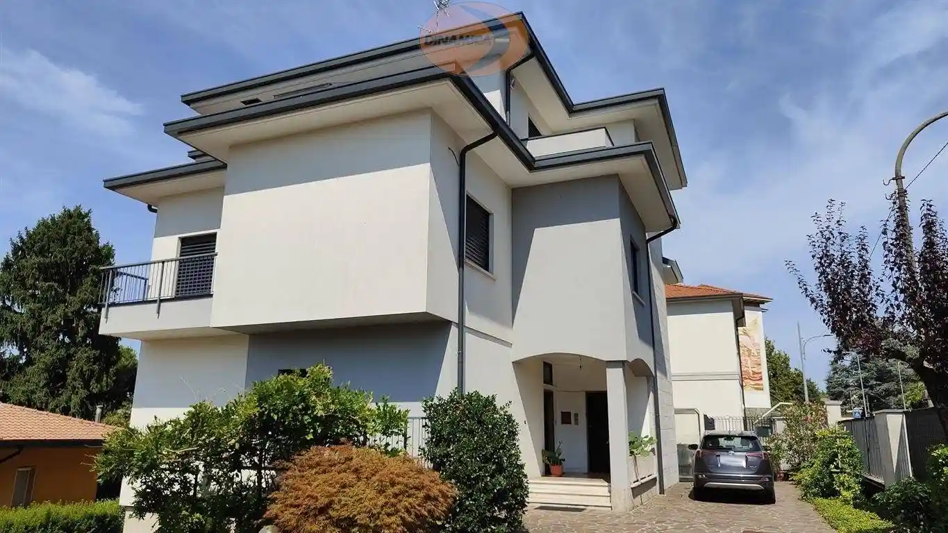Villa in vendita a Besana in Brianza