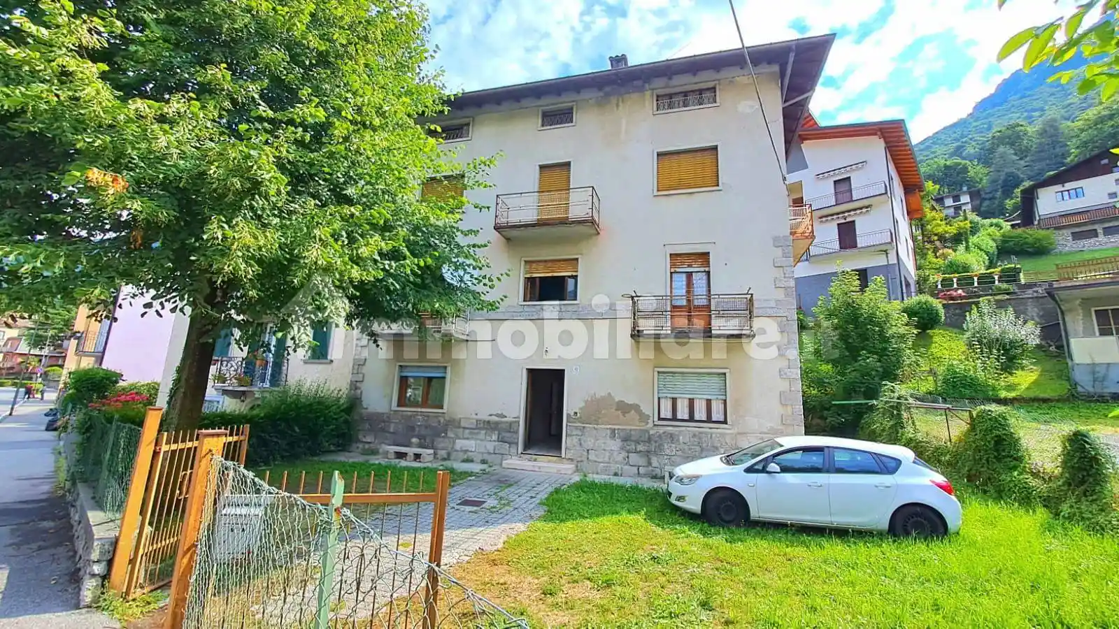 Palazzo - Edificio in vendita a Serina