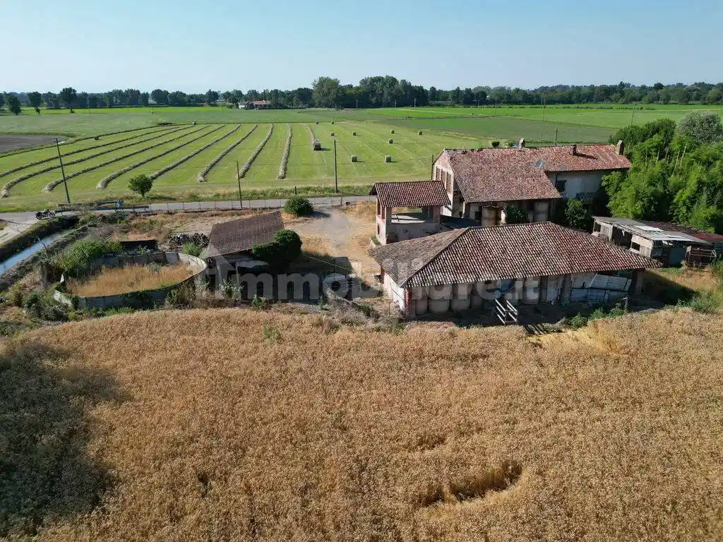 Rustico - Casale in vendita a Abbiategrasso