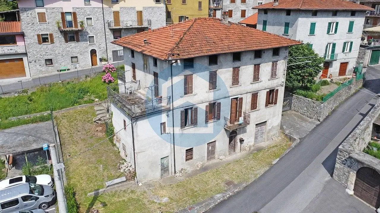 Palazzo - Edificio in vendita a Losine