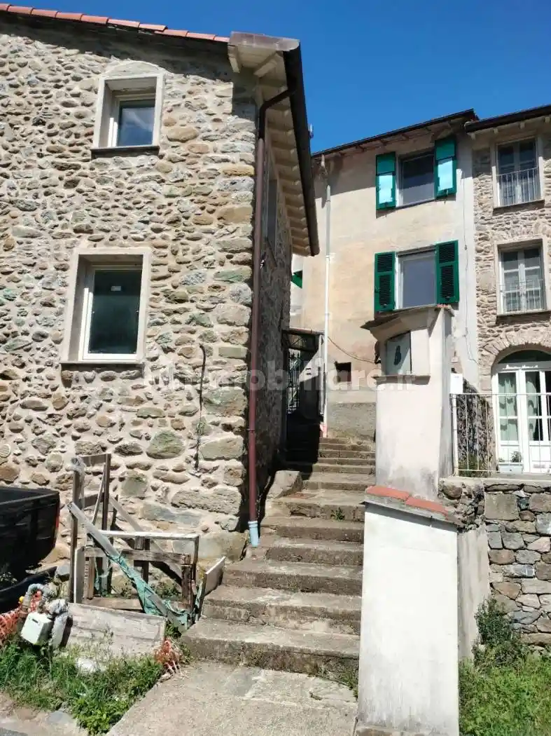 Casa indipendente in vendita a Riccò del Golfo di Spezia
