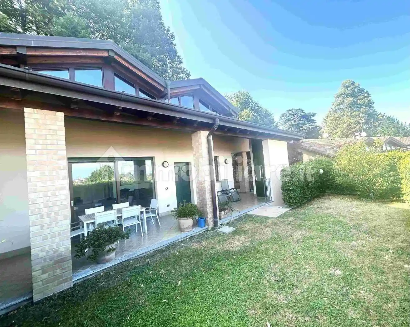 Villa in vendita a Gazzada Schianno