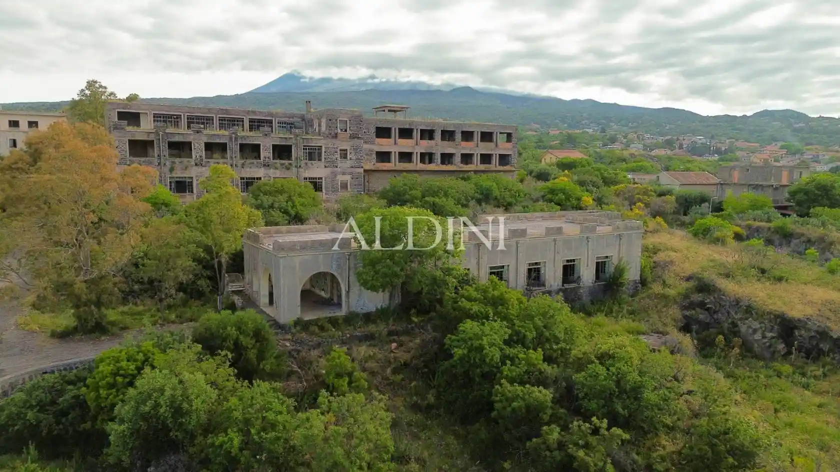 Palazzo - Edificio in vendita a Ragalna