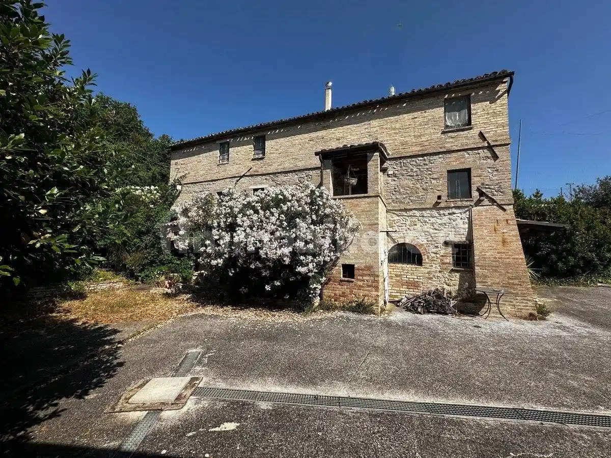 Rustico - Casale in vendita a Lapedona