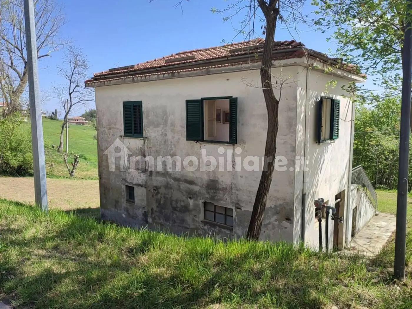 Casa indipendente in vendita a Montebello di Bertona